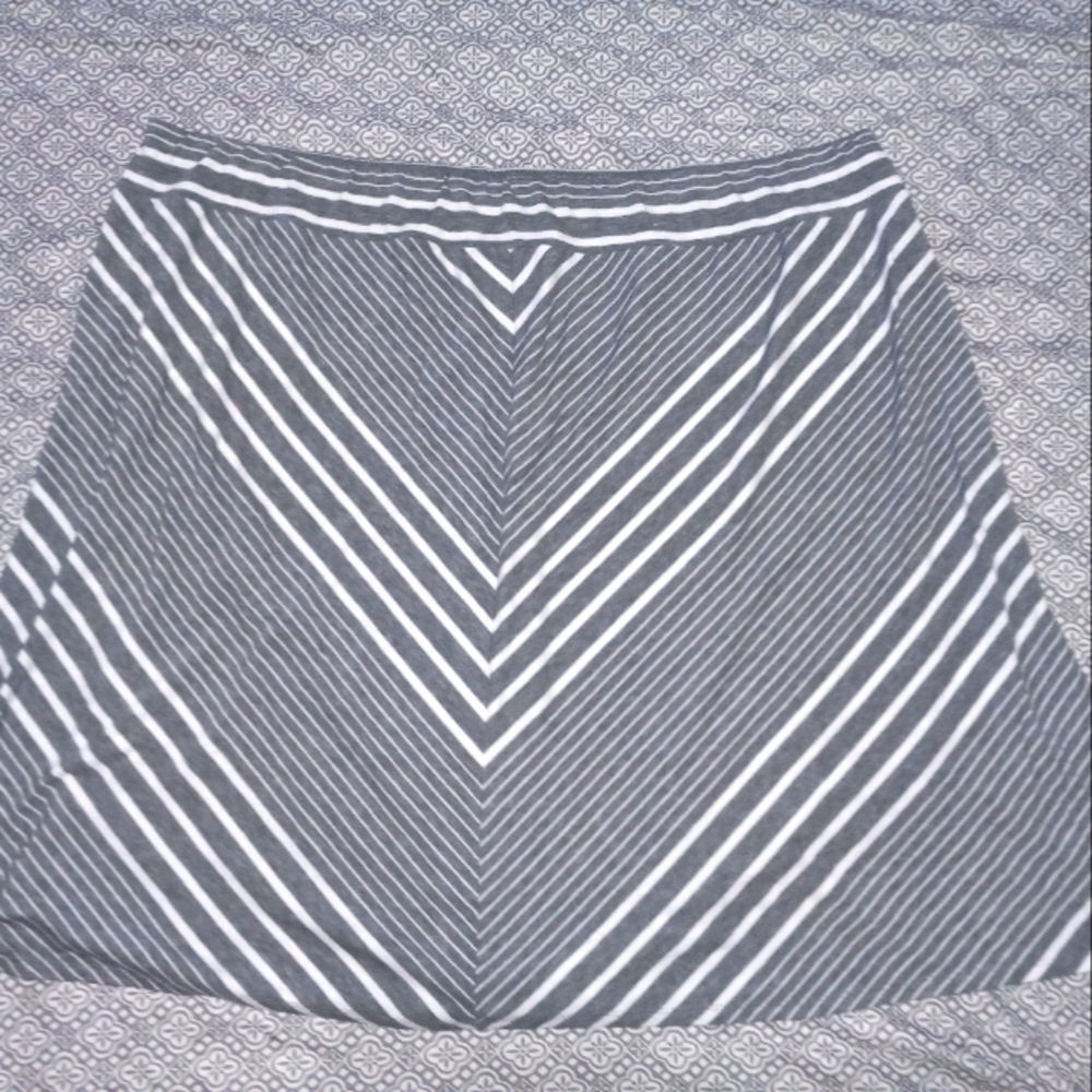 Ava & Viv Gray White Striped Skirt 4X